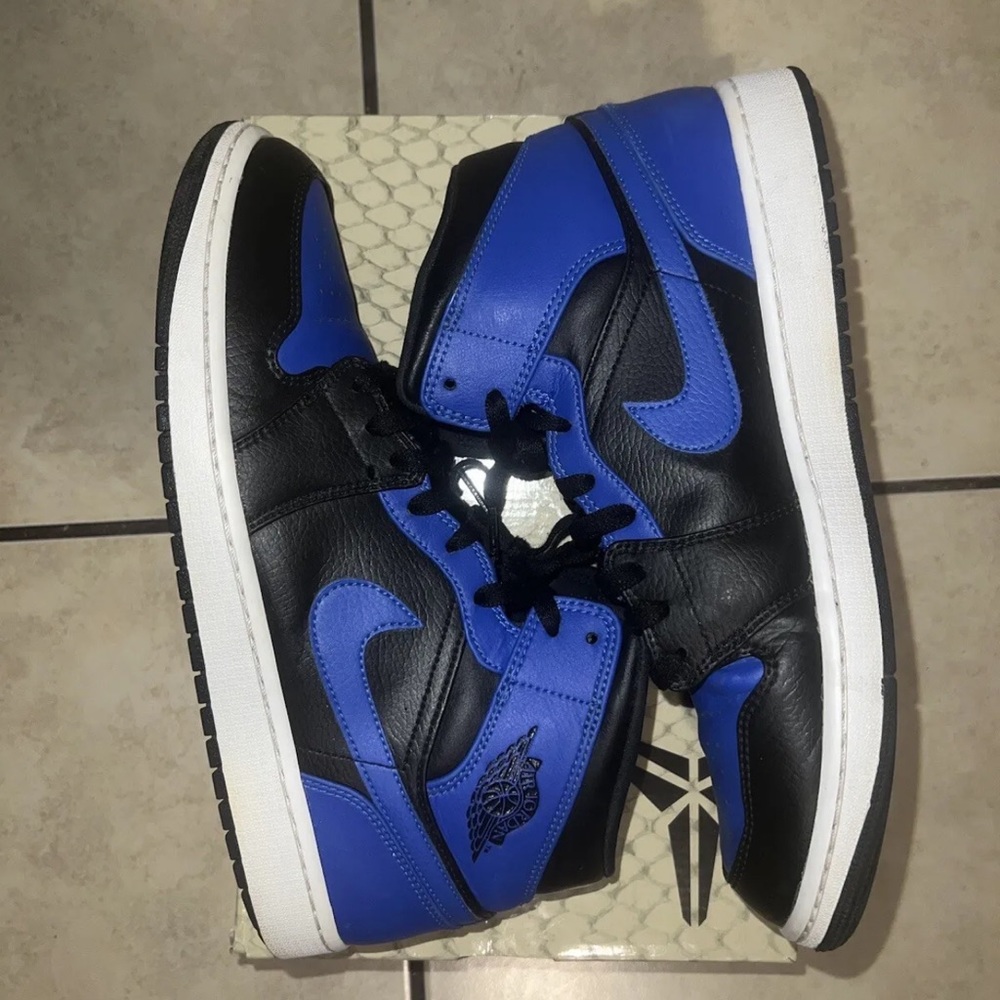 Jordan 1 mid Hyper Royal size 12